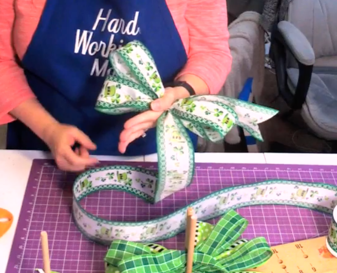 How to Make a Poof Curl St. Patrick's Day Wreath - Hard Working Mom